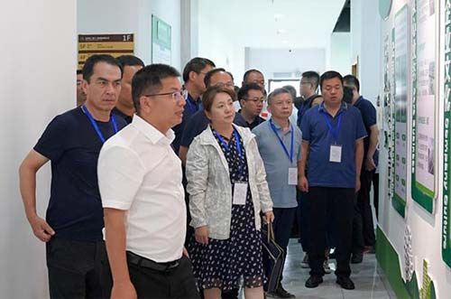 厦门大学 · 新疆绿色低碳发展专题培训班领导一行莅临bb贝博中国参观调研