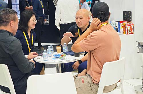 超越无限！bb贝博中国亮相澳洲展，促进可再生能源发展