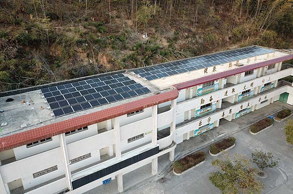 bb贝博中国为龙岩上杭县茶地中心小学捐赠的屋顶光伏电站实景