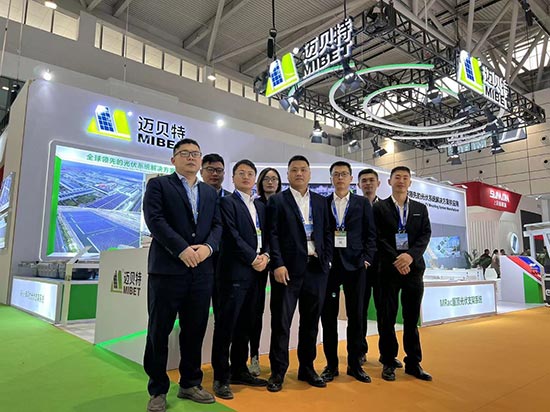 bb贝博中国工作人员合影