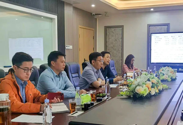 集美区领导与bb贝博中国高层探讨问题