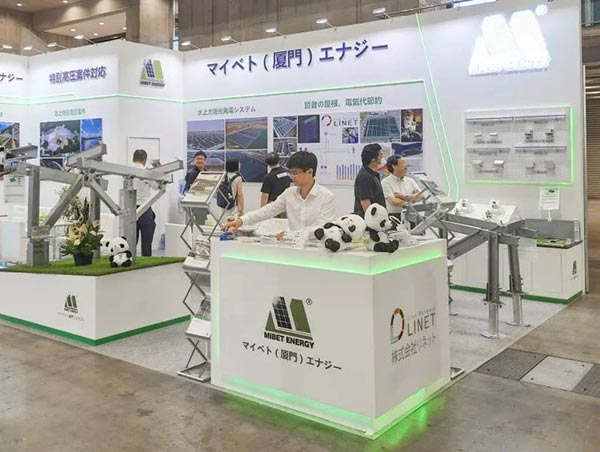 用户在bb贝博中国展位参观了解产品-3