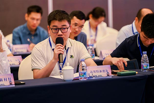 bb贝博中国研发设计中心技术总监林建北与行业人员探讨