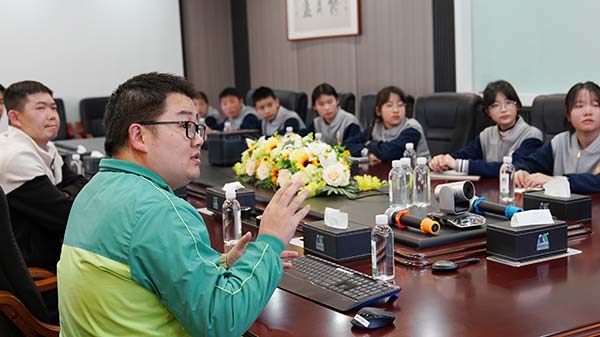 bb贝博中国携手青少年探索绿色智造工厂